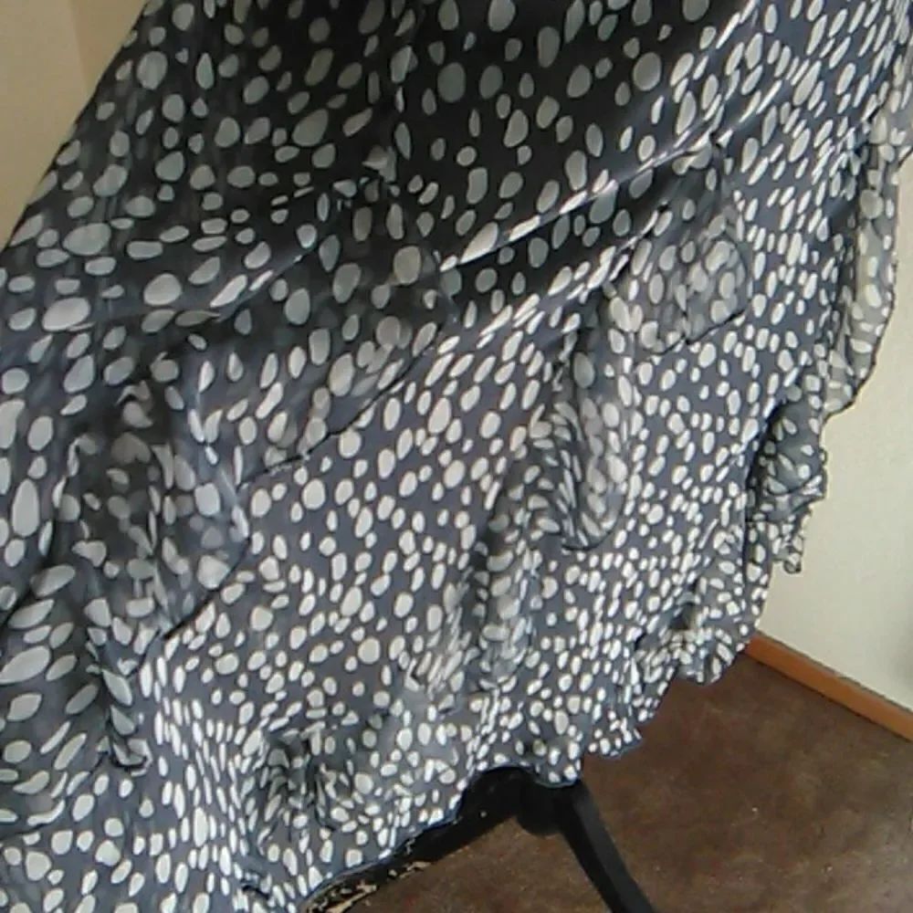 The Pyramid Collection Ruffled Dress - Picture 3 of 11